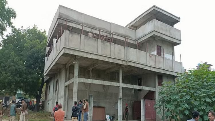 उमेश पाल हत्याकांड : अशरफ की पत्नी जैनब के आलीशान मकान पर आज चलेगा बुलडोजर, वक्फ की संपत्ति पर बना है मकान