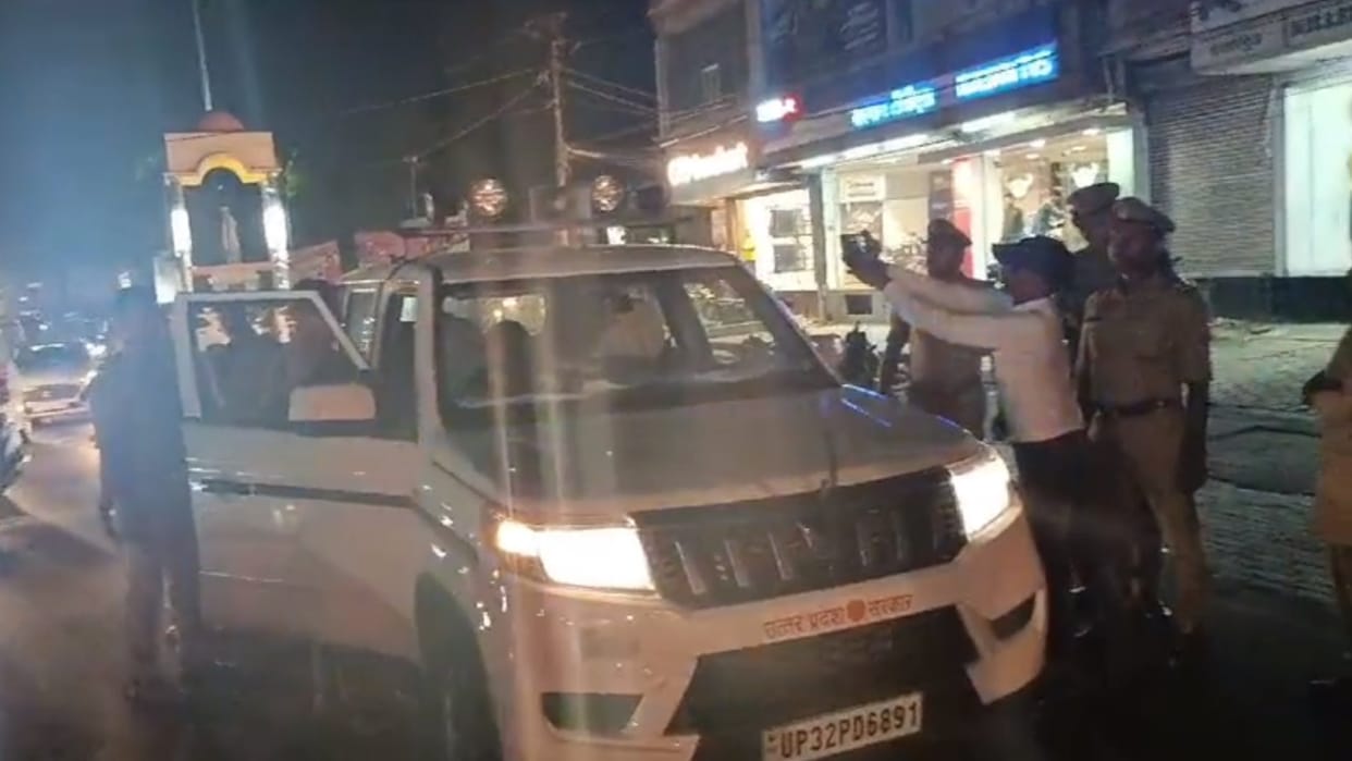 Barabanki: Action against SSI and Chauki incharge for removing hooter from SDM's vehicle.