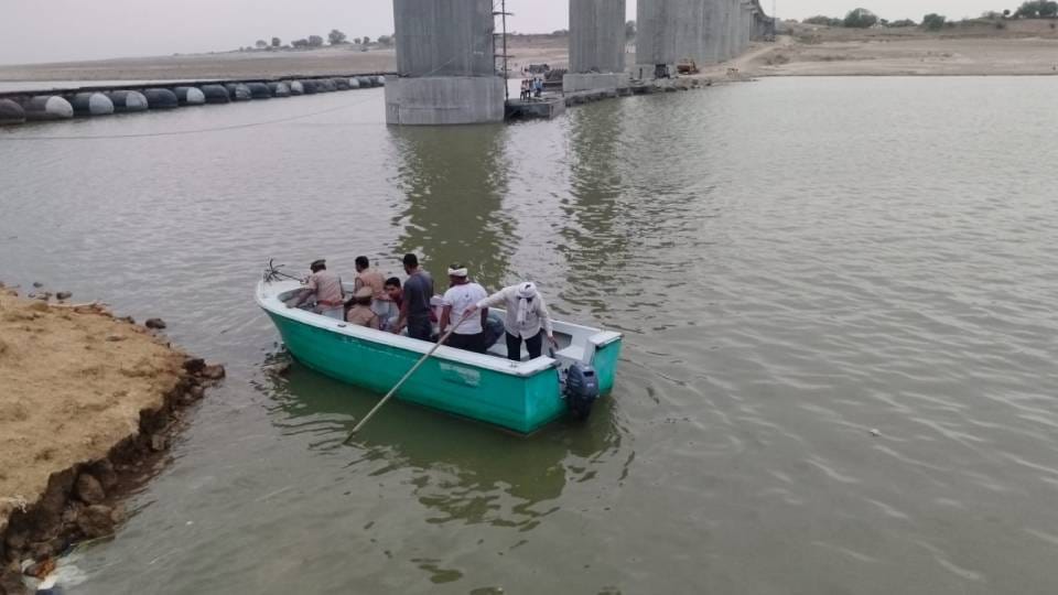 young man drowned in chambal river In Agra while swimming across river after making bet