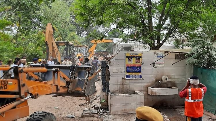 Chandigarh Administration Demolish Temple In Manimajra - Amar Ujala ...