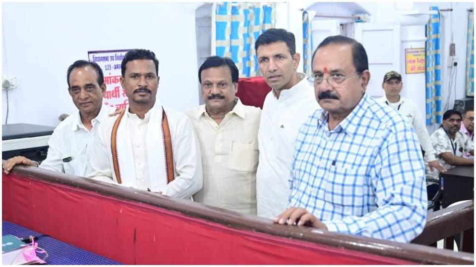 Congress candidate Dheeran Shah Inwati filed nomination in Amarwada Kamal Nath family not seen