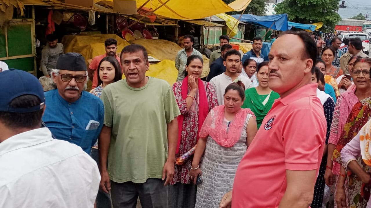 Dehradun Golikand firing incident Doon bandh called in protest against the murder people blocked the road