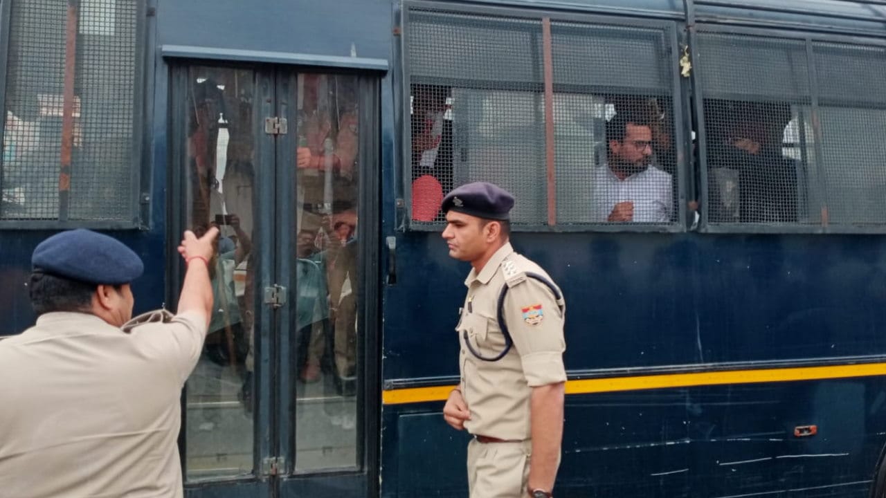 Dehradun Golikand firing incident Doon bandh called in protest against the murder people blocked the road