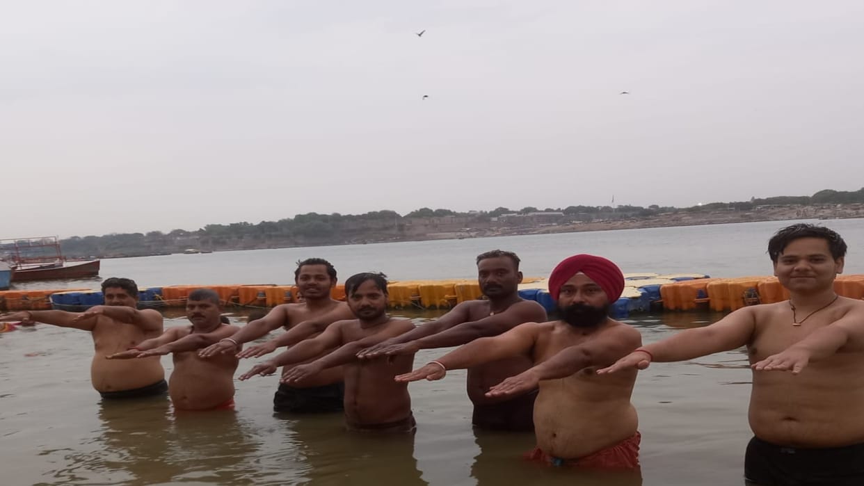 International Yoga Day: Gave the message of healthy life by practicing yoga in Ganga, unique initiative of BJP