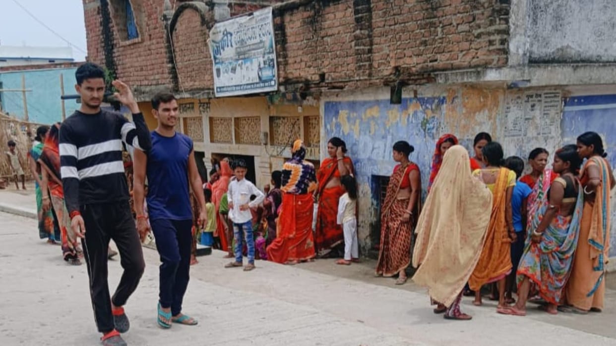Bihar Crime News suspicious death of three women of same family in Nawada bodies found in closed house
