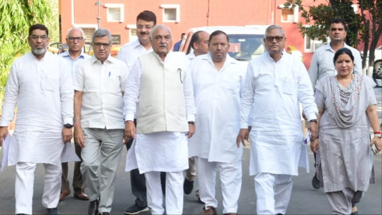 Haryana: Congress demands dismissal of Saini government, former CM Hooda meets Governor along with MLAs