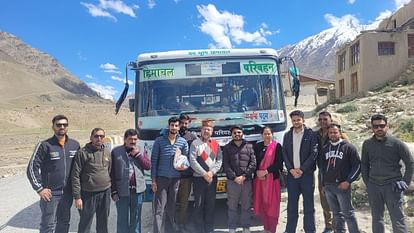 HRTC Bus Service: अब शिंकुला दर्रा होकर पदुम चलेगी निगम की बस, एचआरटीसी केलांग डिपो ने किया ट्रायल Now the hrtc bus will run through Shinkula Pass to Padum Keylong depot did the trial