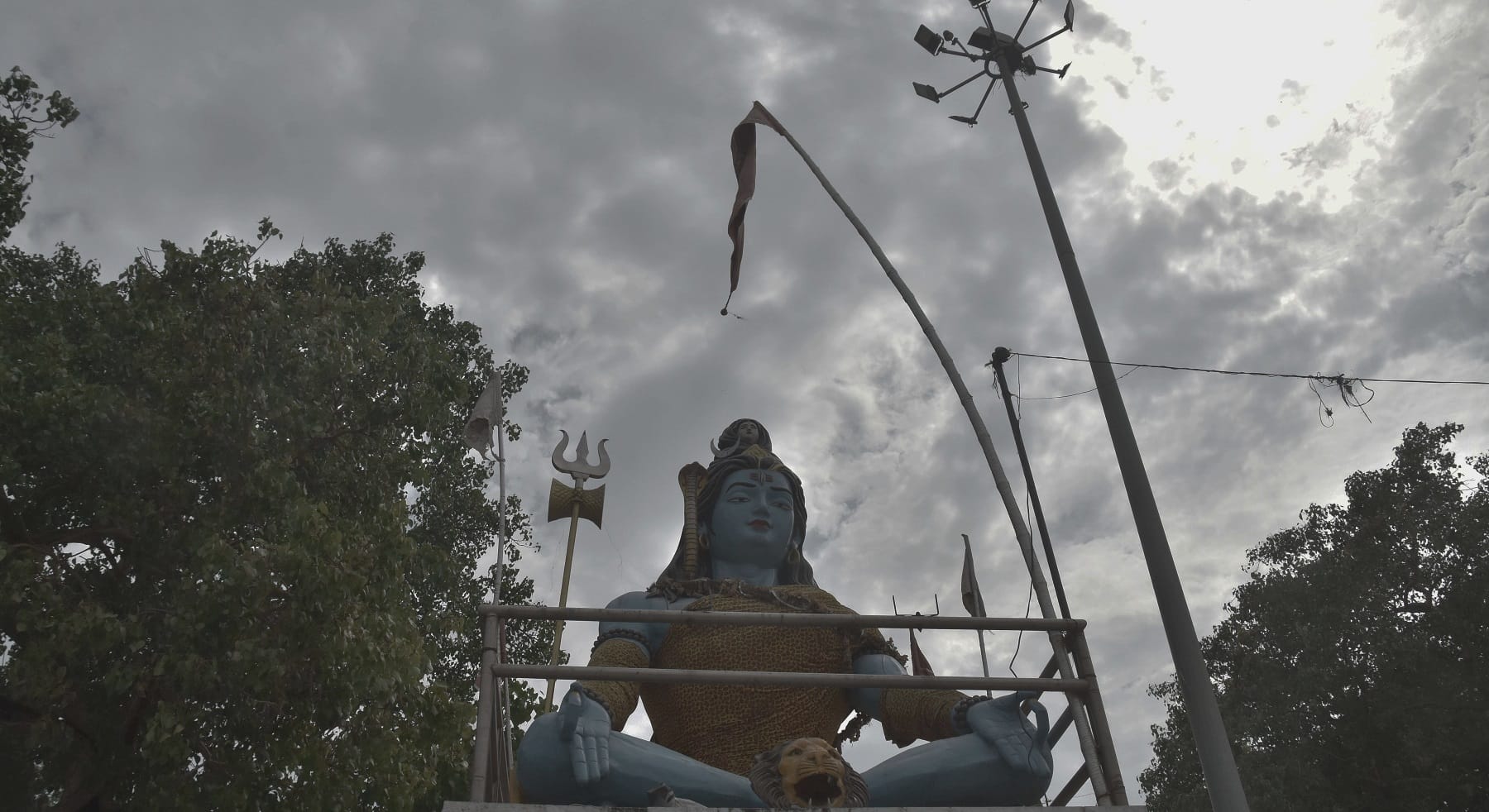 Kanpur Weather Update Storm and drizzle in the early morning winds blew at a speed of 40 to 60 KM