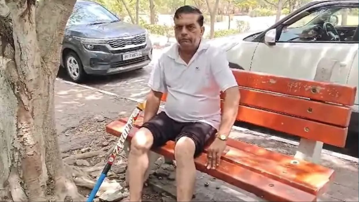 Negligence: Doctor operated on left knee instead of right knee, DC handed over investigation to CMO