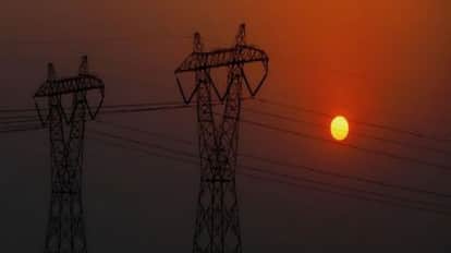 Jhansi: Storm and rain exposed the poor electrical maintenance work