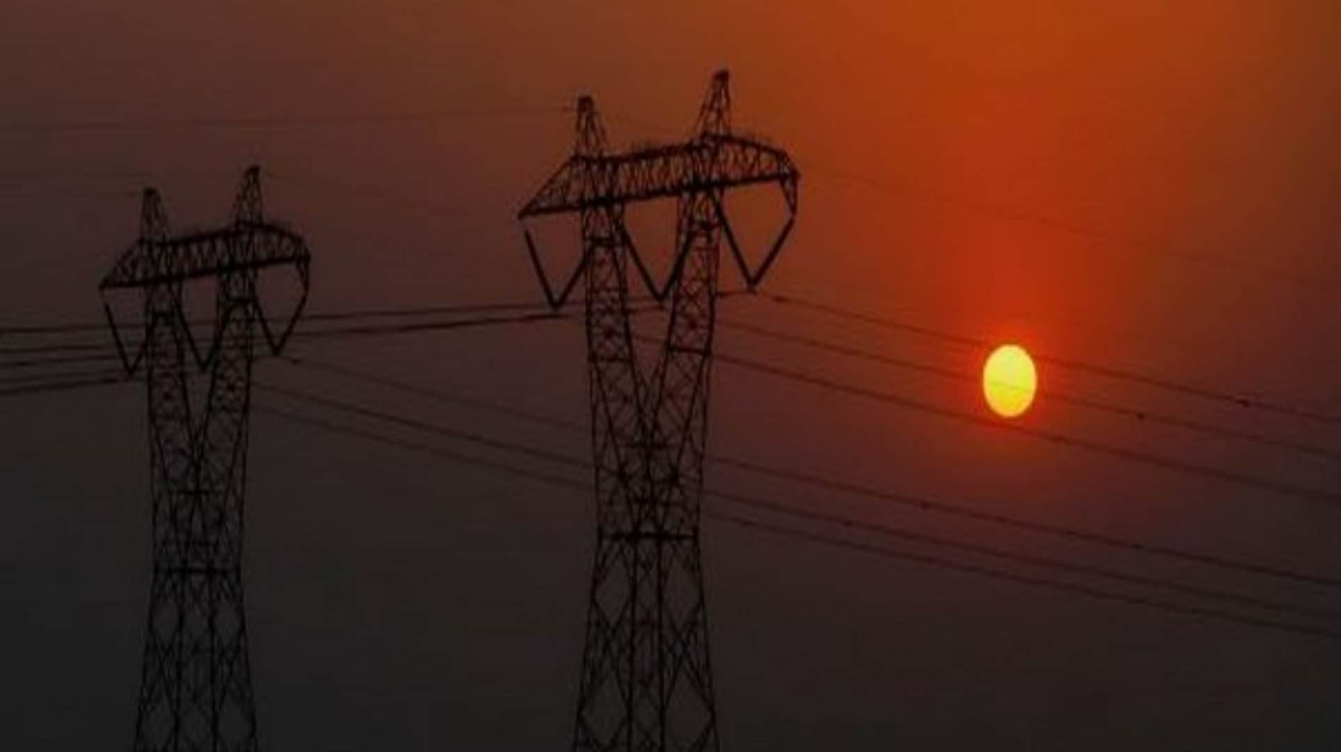 घंटों अंधेरे में रहे शहरवासी।