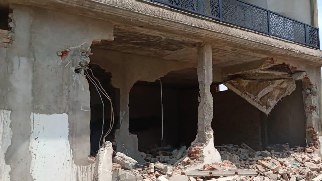 Umesh Pal Murder Case: Bulldozer ran on the luxurious house of Ashraf's wife Zainab, PDA demolished the house