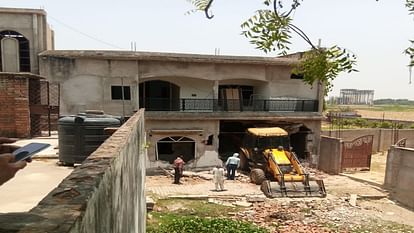 Umesh Pal Murder Case: Bulldozer ran on the luxurious house of Ashraf's wife Zainab, PDA demolished the house