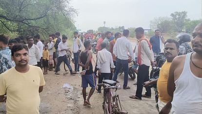 Young man killed with throat slit and dead body through on Varanasi Jaunpur highway