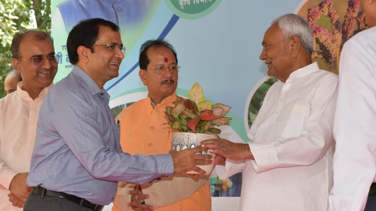 Bihar CM Nitish Kumar Kharif Mahabhiyan 2024 Flag off farmer awareness vehicle News in Hindi