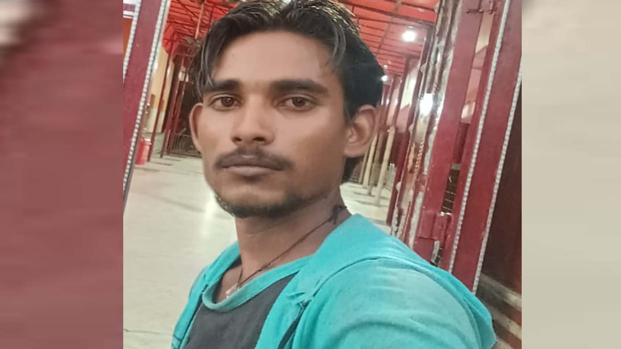 Farrukhabad: Bike rider dies after being hit by an unknown vehicle