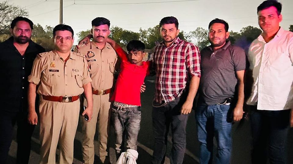 Criminal carrying reward of Rs 25000 arrested in police encounter in Noida