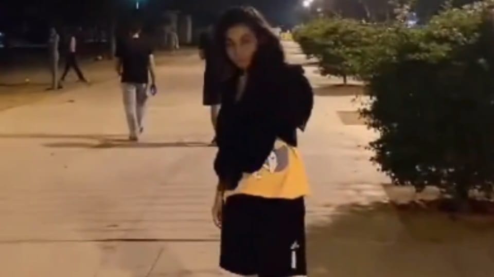Girl make video with weapons and upload on social media then apologised