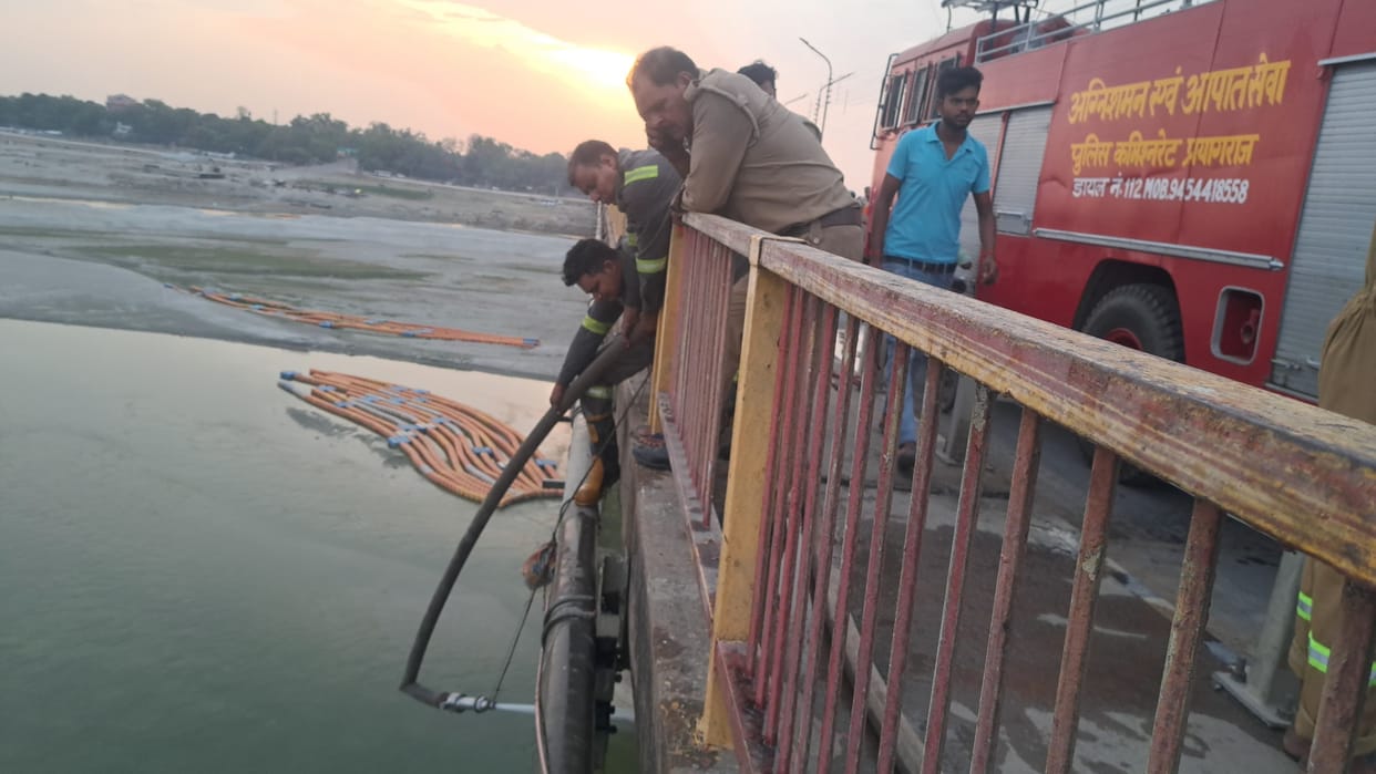 Girlfriend jumped into Ganga from Shastri bridge, lover was saved. created a stir