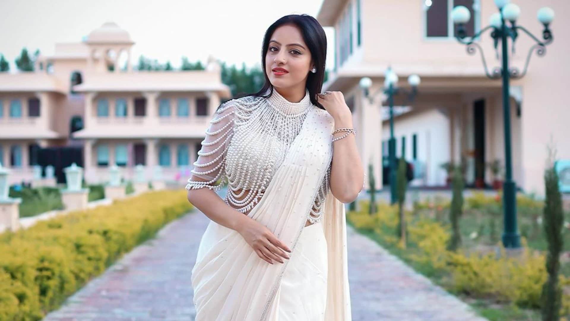 Deepika singh Suffered a Major Injury while shooting on the set of Mangal Lakshmi Huge Plyboard fell on her