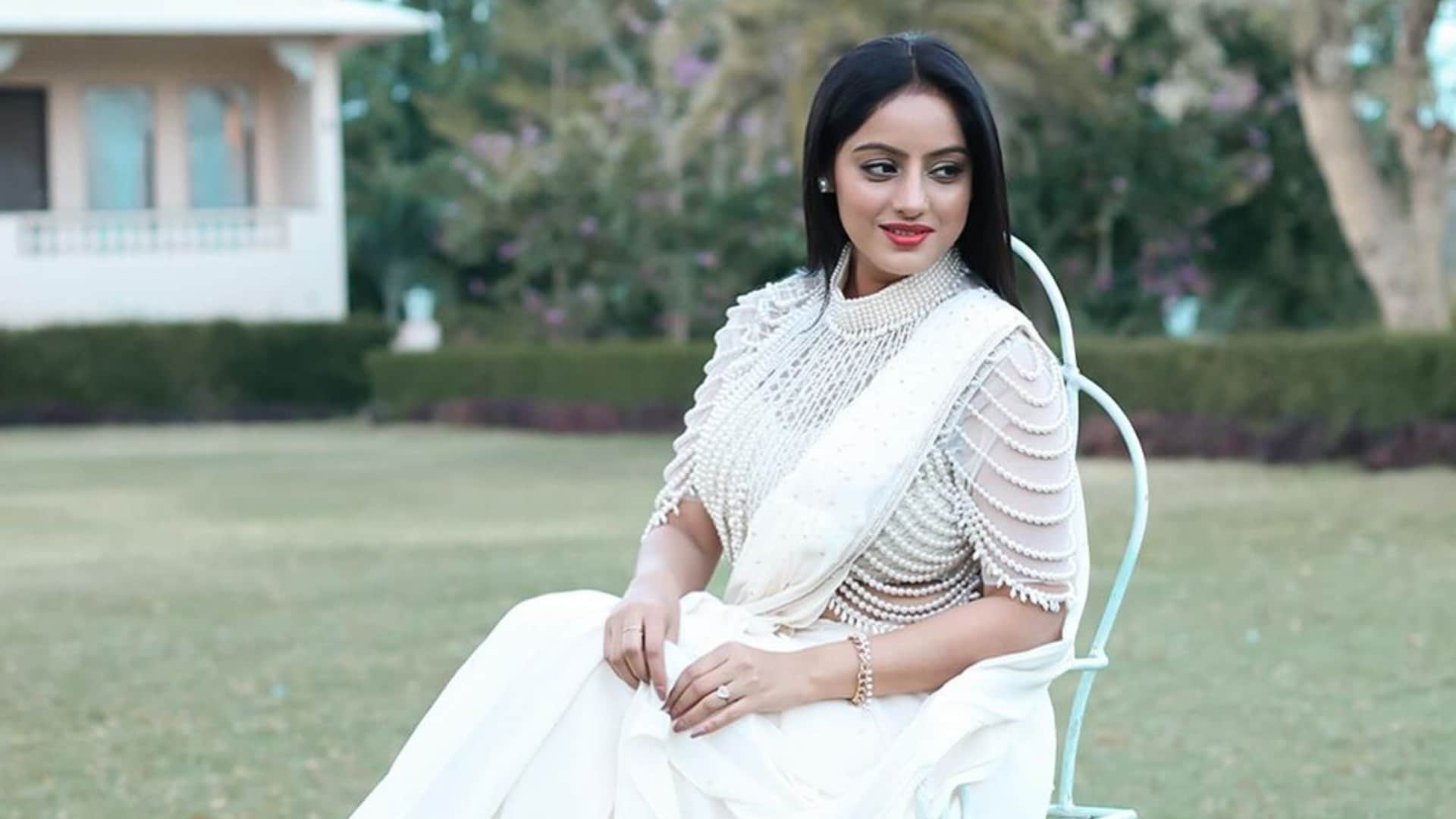 Deepika singh Suffered a Major Injury while shooting on the set of Mangal Lakshmi Huge Plyboard fell on her