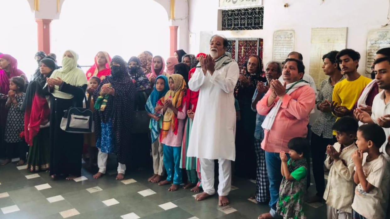 Prayers were offered forgiveness died during Hajj yatra Fatiha for pilgrims regret expressed in varanasi