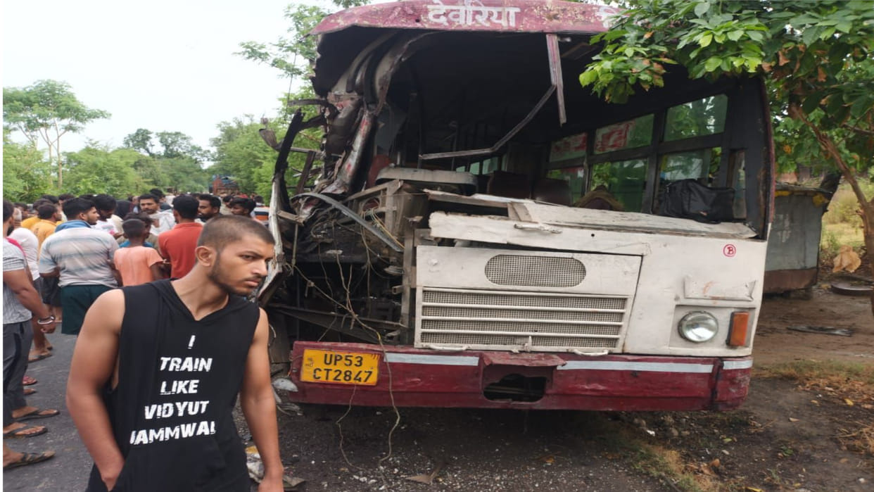 A government bus and a truck collided head-on in Deoria, two killed, 14 injured