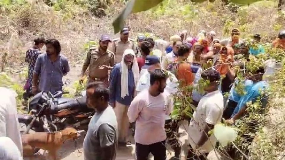 People accuse officials of negligence regarding increasing attacks of wildlife in khatima