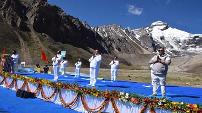 CM Pushkar Singh Dhami did yoga in Adi Kailash Pithoragarh