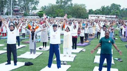 International Yoga Day Deputy CM and other bigwigs performed yoga in Chhattisgarh