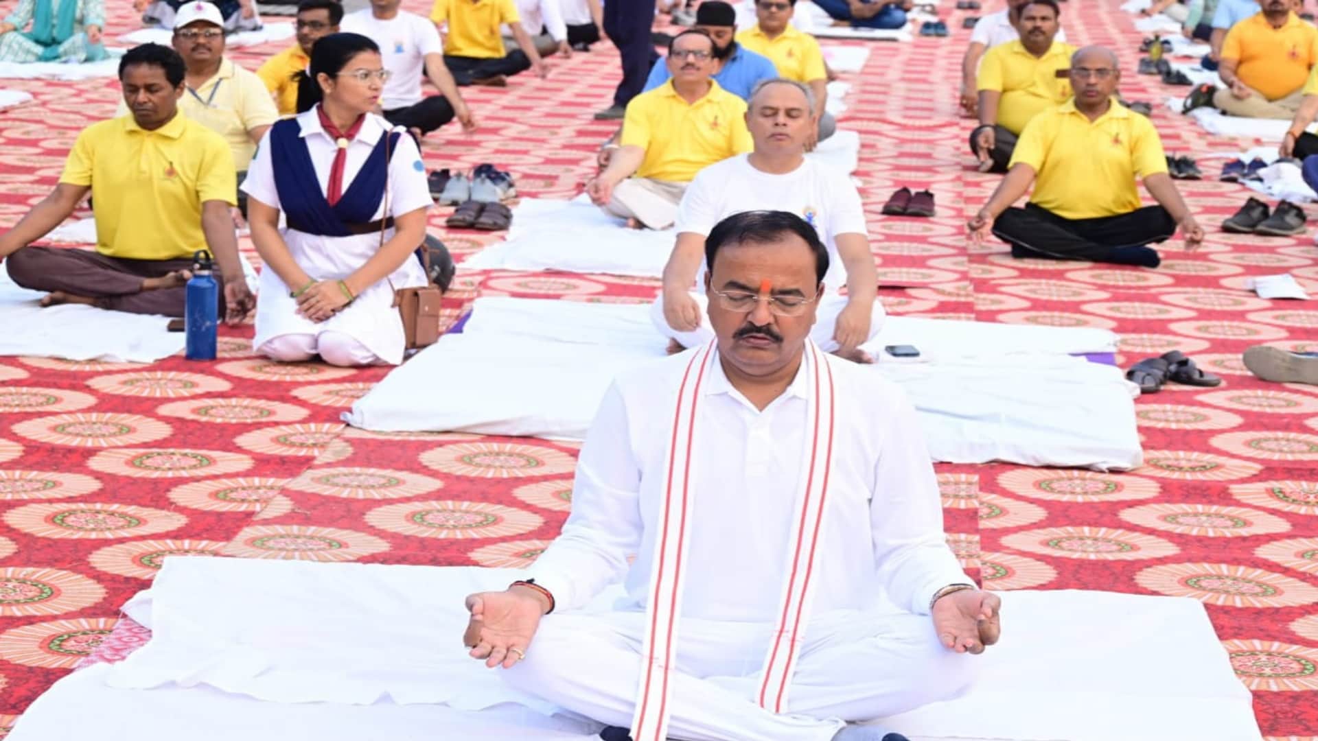 International Yoga Day: Sangam city becomes full of yoga, yoga practiced everywhere from land to water