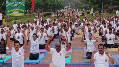 International Yoga Day: People practiced yoga in Bihar, Patna; Ministers, leaders, youth, women did yoga