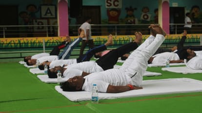 International Yoga Day Deputy CM and other bigwigs performed yoga in Chhattisgarh