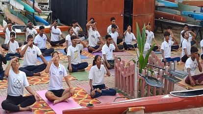 International Yoga Day: Sangam city becomes full of yoga, yoga practiced everywhere from land to water