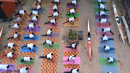 International Yoga Day: Sangam city becomes full of yoga, yoga practiced everywhere from land to water