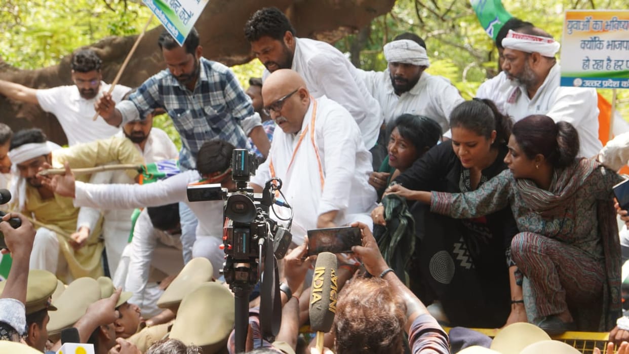 UP: Congress takes the path of struggle for power.