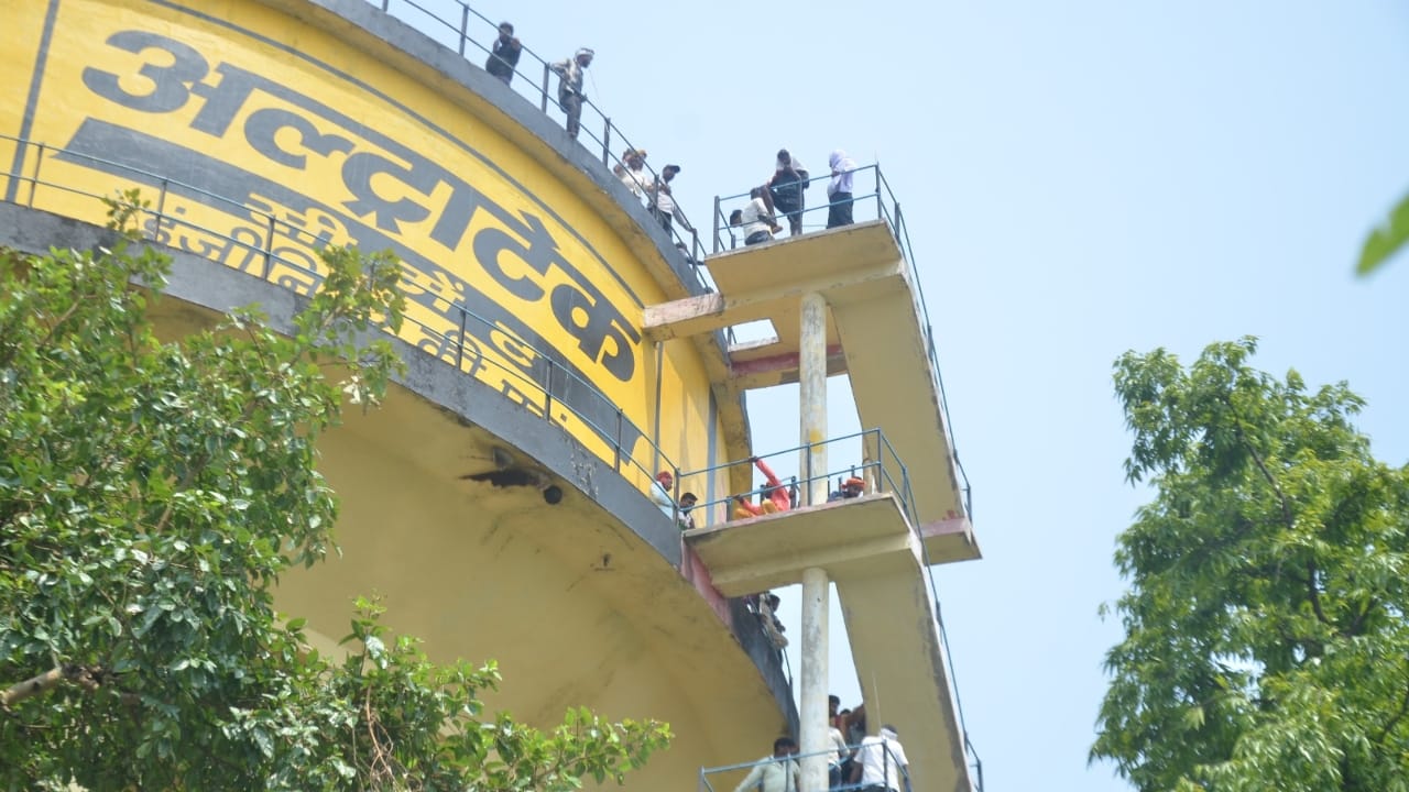 Farmers protest against land acquisition in Lakhimpur