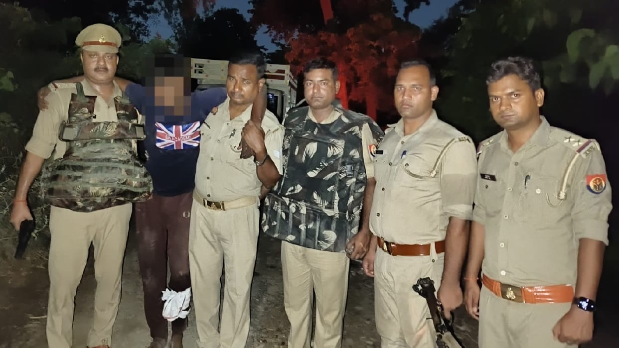 Police encounter in Kushinagar Three animal smugglers arrested after encounter