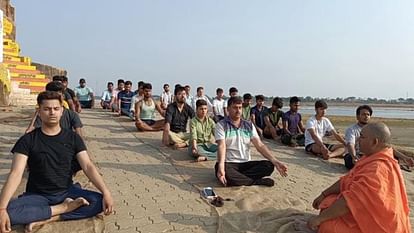 International Yoga Day: Sangam city becomes full of yoga, yoga practiced everywhere from land to water