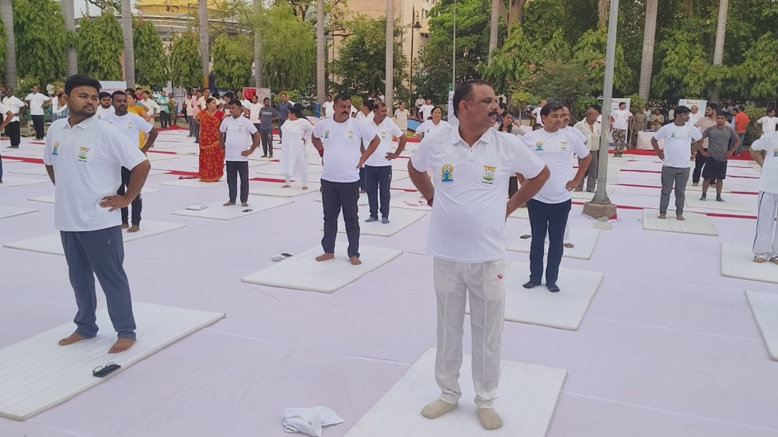 International Yoga Day 2024  people yoga in Kashi vishwanath temple and  ganga ghat