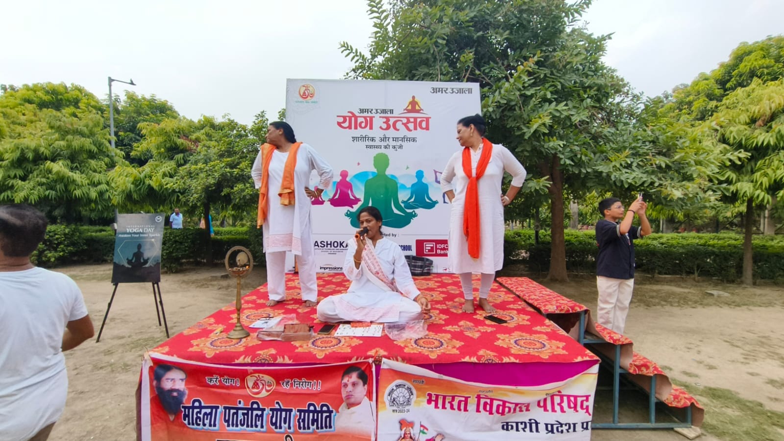 International Yoga Day 2024  people yoga in Kashi vishwanath temple and  ganga ghat