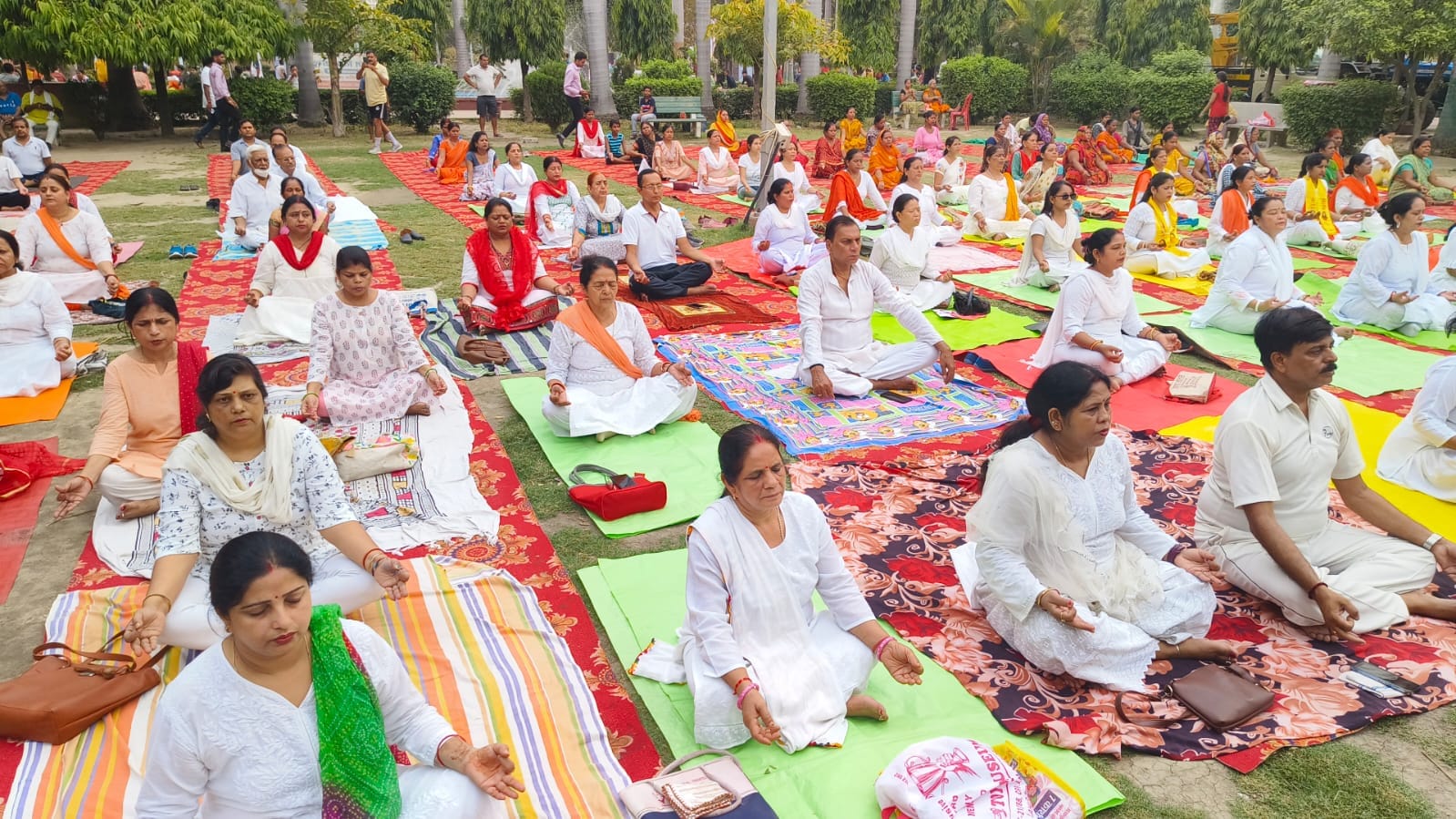 International Yoga Day 2024  people yoga in Kashi vishwanath temple and  ganga ghat
