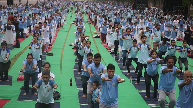 International Yoga Day 2024 People Did Yoga In Delhi On International Yoga Day – Amar Ujala Hindi News Live