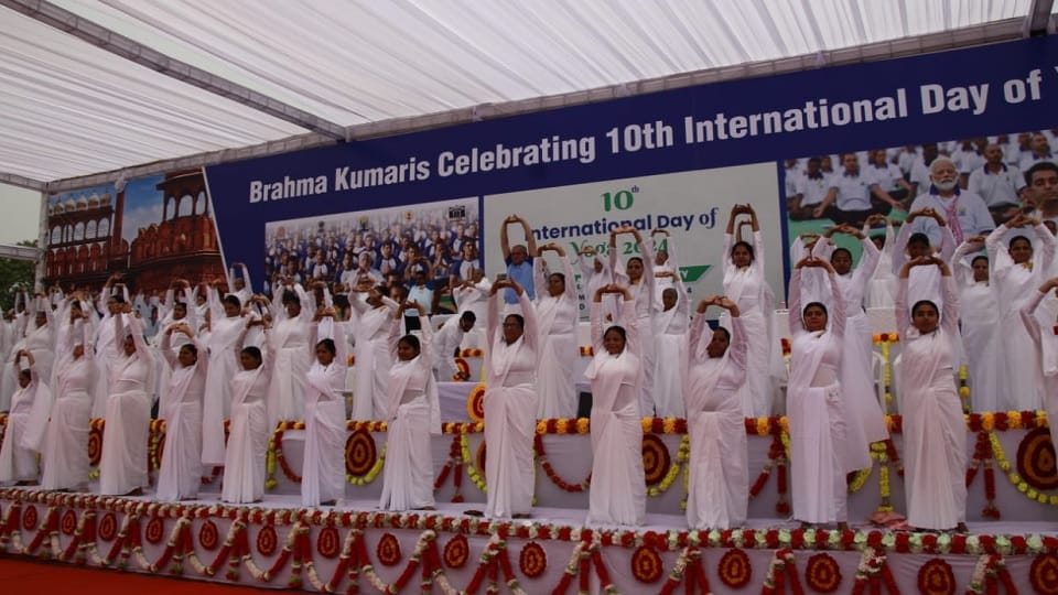 International Yoga Day 2024 People did yoga in Delhi on International Yoga Day