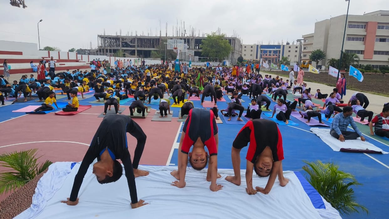 Indore News: Yoga Day celebrated with the theme of women empowerment, teachers did yoga with children.