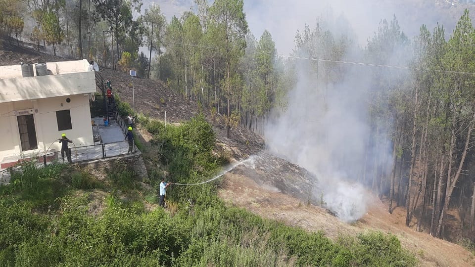 Forest fire reached Shishu and Nari Niketan in almora