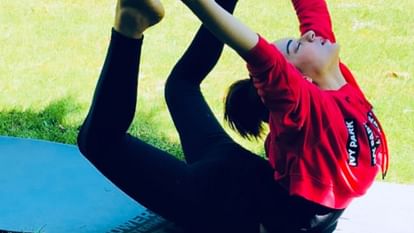 These stars celebrating International Yoga Day 2024 Shilpa Shetty Malaika Arora Kangana Ranaut anupam kher