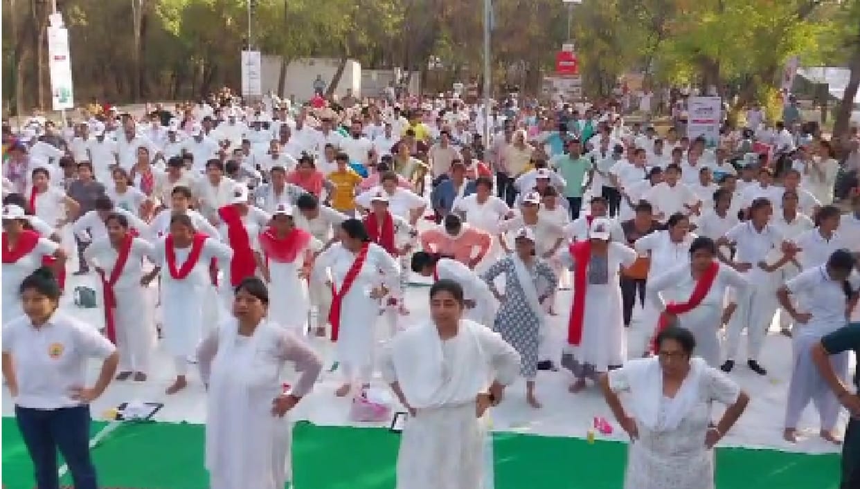 Amar Ujala Yoga Utsav, The day started with yoga in Sanjay Van, every body delighted with yoga in Green Park