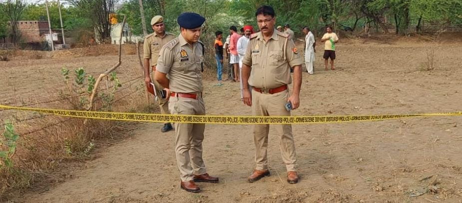 Dead body of a youth found lying in the field, cloth was stuffed in his mouth, hands were tied with rope