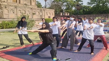 International Yoga Day: Sangam city becomes full of yoga, yoga practiced everywhere from land to water